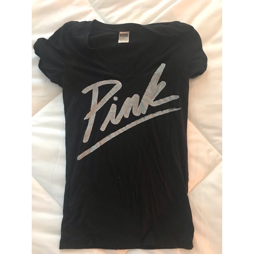 🖤 VS pink 🖤 black v neck t shirt